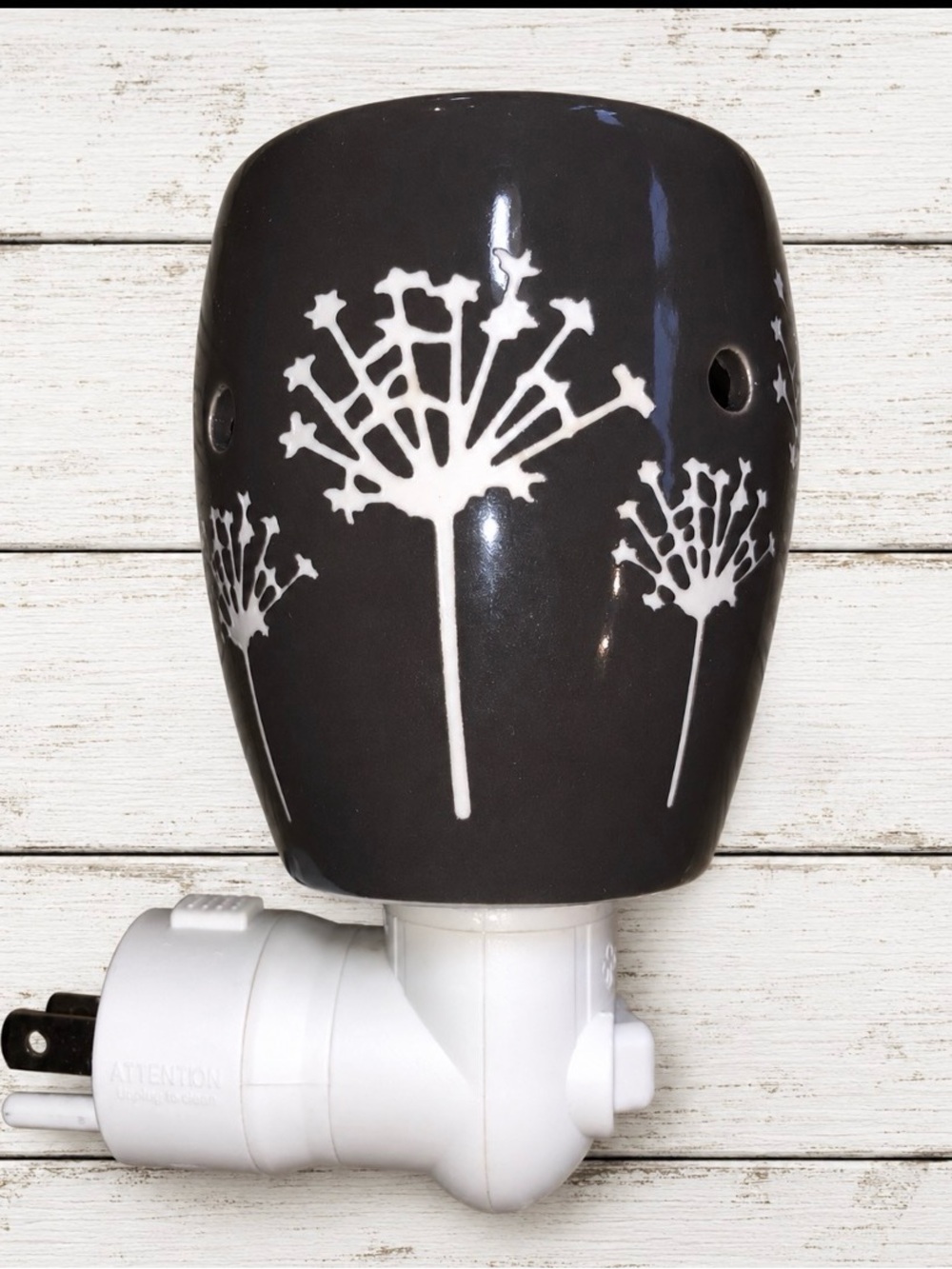 New and in box. Scentsy Taro Plug-In Warmer.